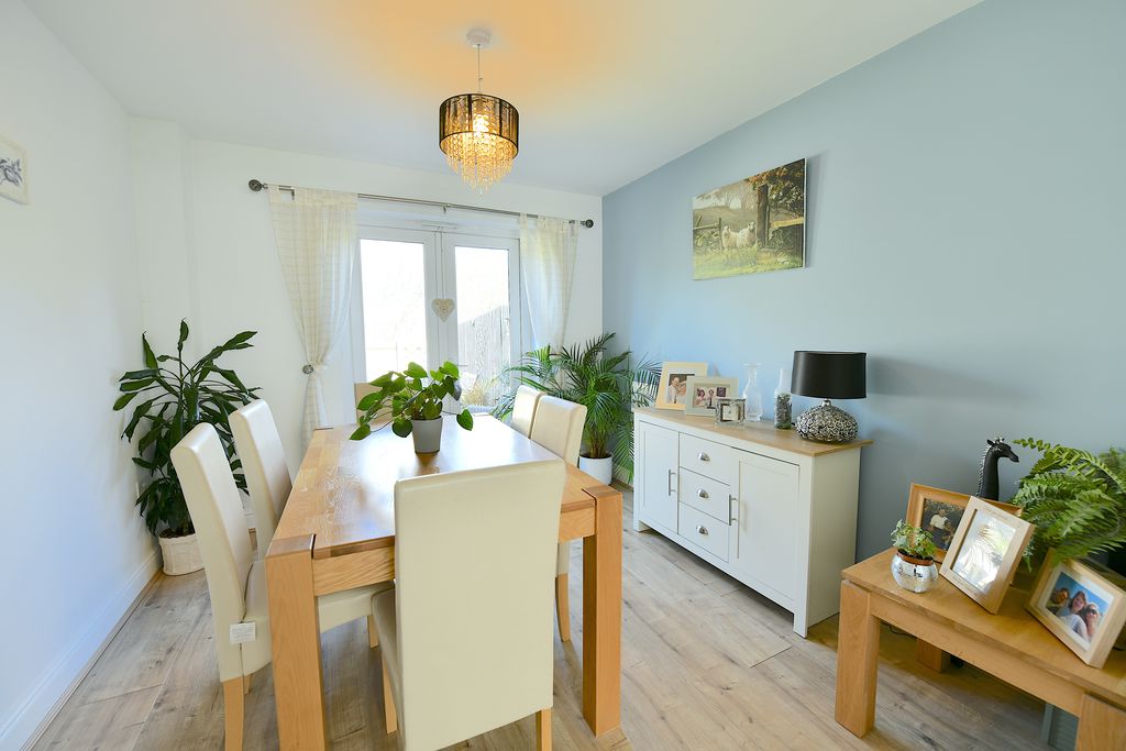 Dining Room- click for photo gallery